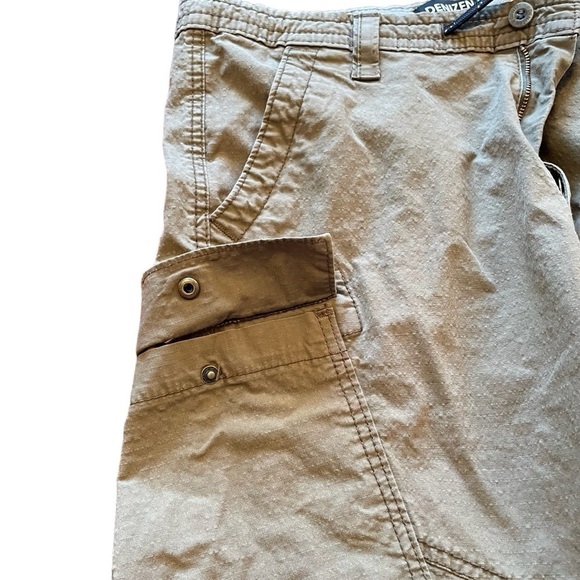 Levis Denizen Men's Cargo Shorts
Tan Brown Size 36 Waist Button
Drawstring - Picture 5 of 9